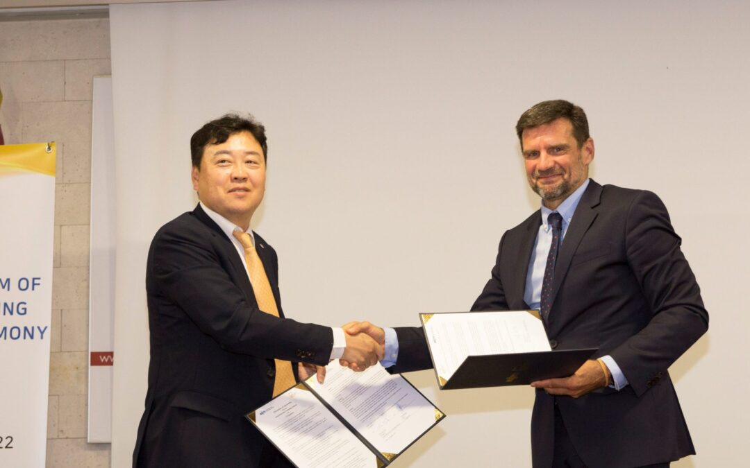 CT signs an agreement with the Korea Electronics Technology Institute to boost cooperation in R&D.